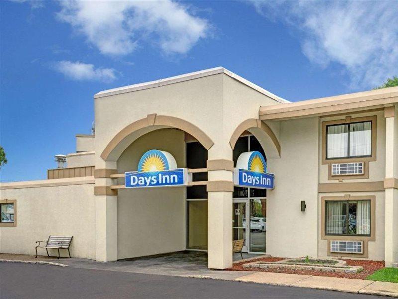 Days Inn By Wyndham Bloomington West エクステリア 写真