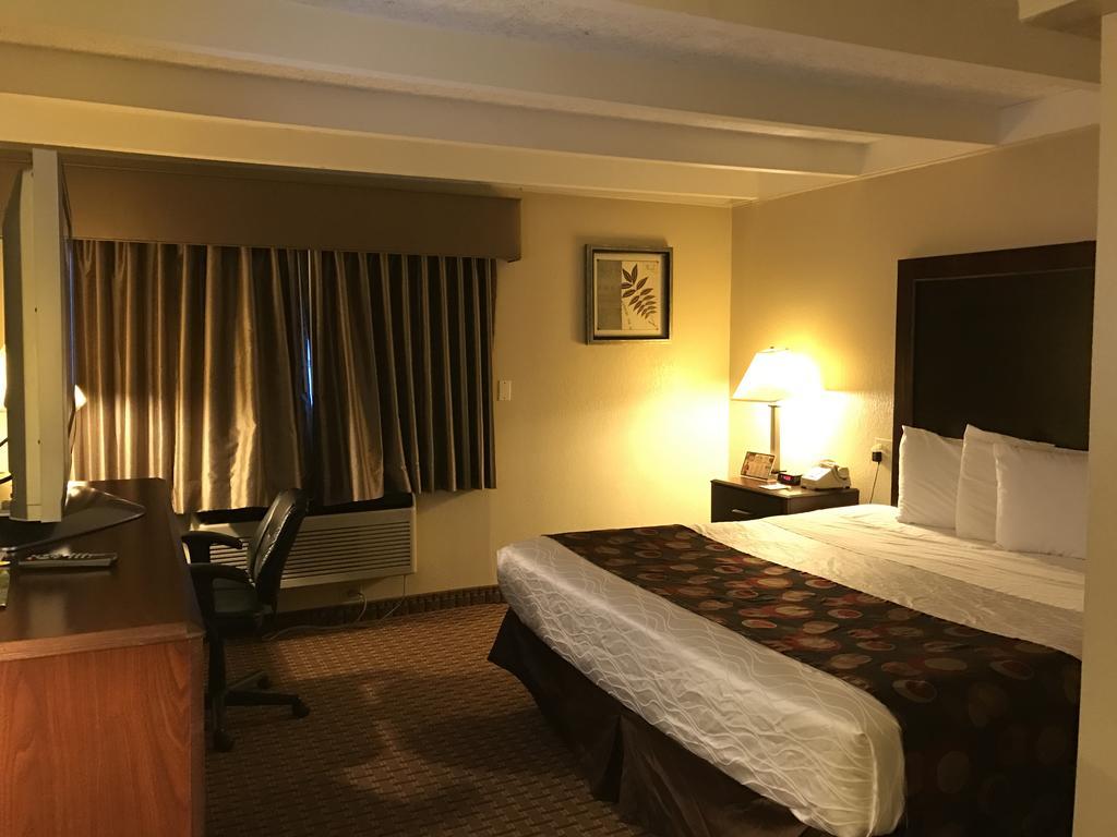 Days Inn By Wyndham Bloomington West エクステリア 写真